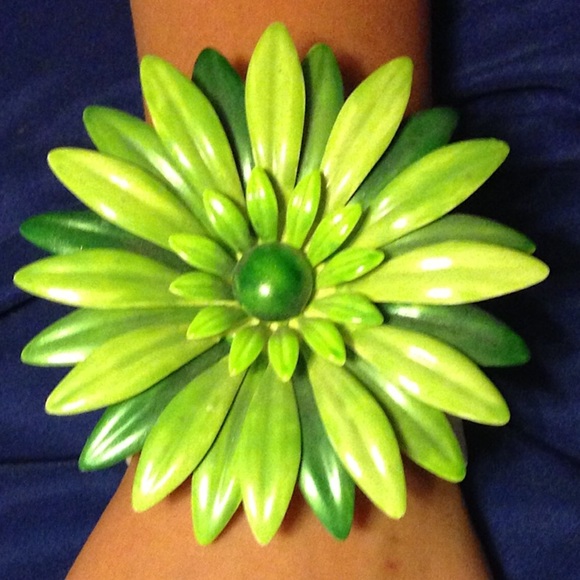Vintage flower brooch & 100% leather snap bracelet