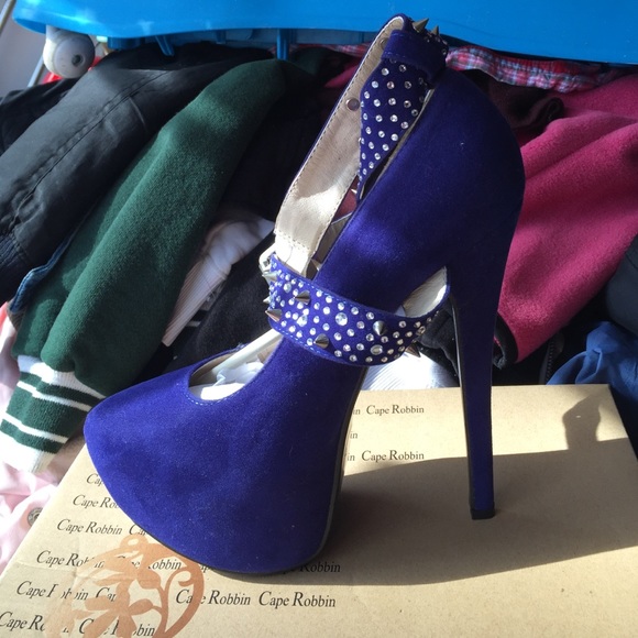 Blue heels with straps around ankle - Picture 2 of 4