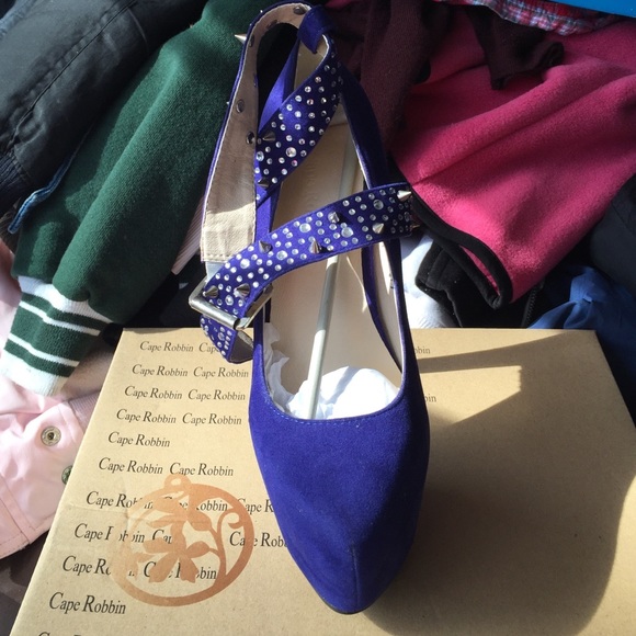 Blue heels with straps around ankle - Picture 3 of 4