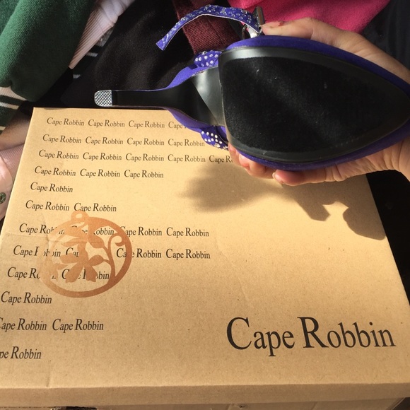 Blue heels with straps around ankle - Picture 4 of 4