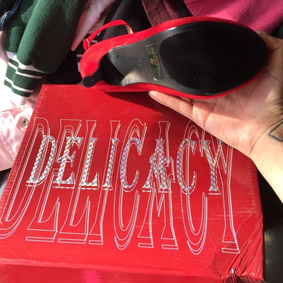 Red heels - Picture 4 of 4