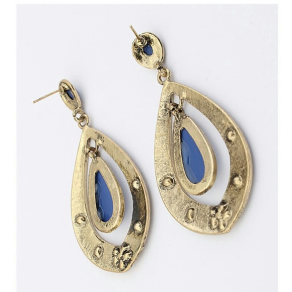 Classic Earring - Picture 2 of 2