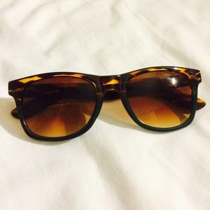 Tortoise to teal ombre wayfarer