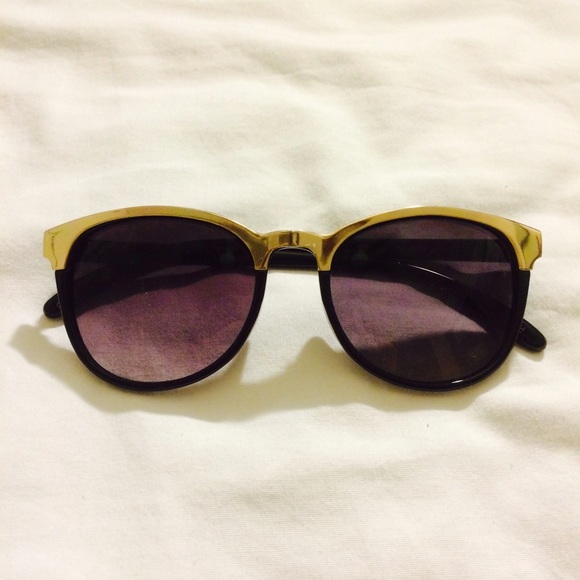 Gold top rim round sunglasses