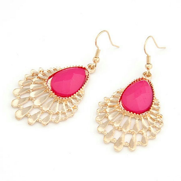 Golden Teardrop Earring - Picture 1 of 1