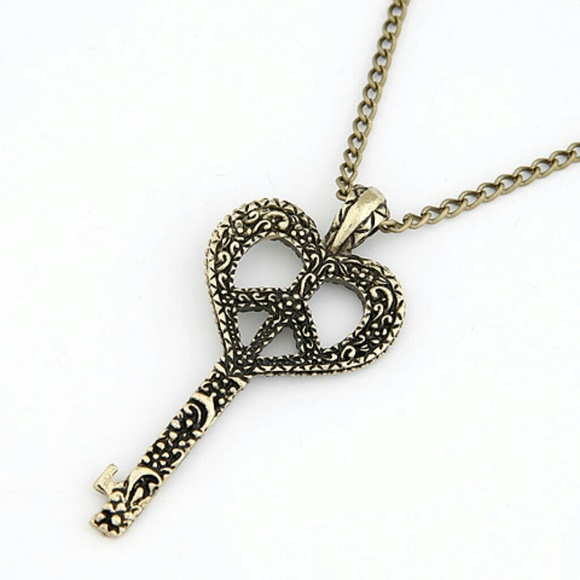 Available! Vintage Heart Necklace - Picture 1 of 2