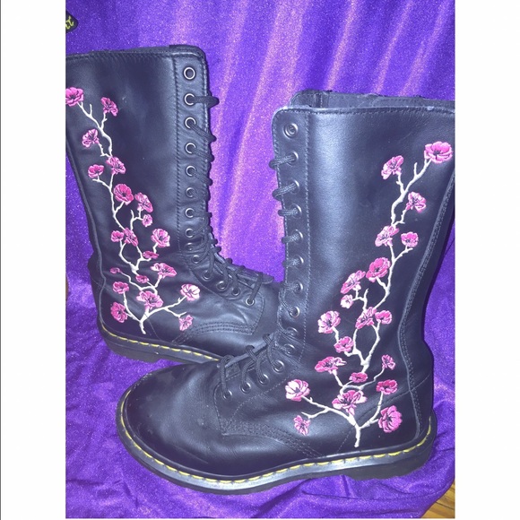 ✨SOLD✨ Dr. Martens Cherry Blossom Boots