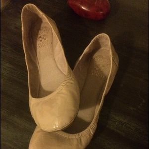 🌸Charming Vince Camuto "Ellen" flats 🌸
