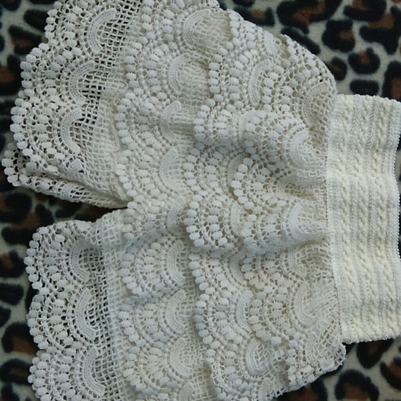 Beige crochet shorts
