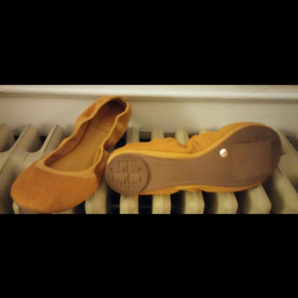 Tory Burch Slip on mustard..New  size 8.5