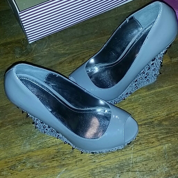 Studded wedges - Picture 3 of 3