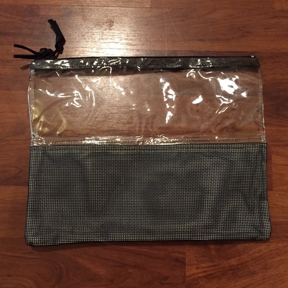 Love, Cortnie clear vinyl clutch