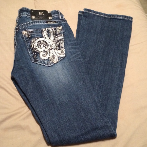 Like new miss me jeans. Size 28