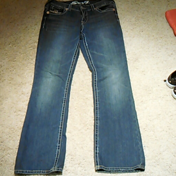 Seven7 jeans size 29. Free gift with purchase