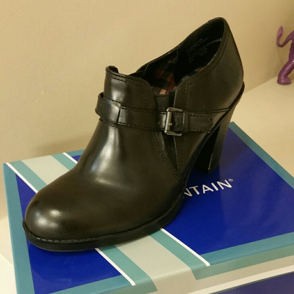 White mountain bootie