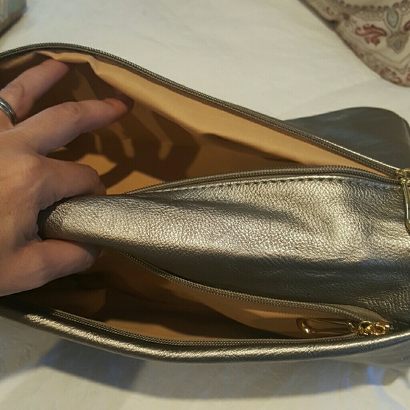 Purse- NOT Authentic 😁 - Picture 2 of 4