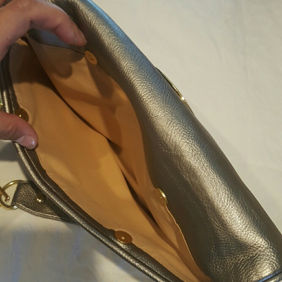 Purse- NOT Authentic 😁 - Picture 3 of 4