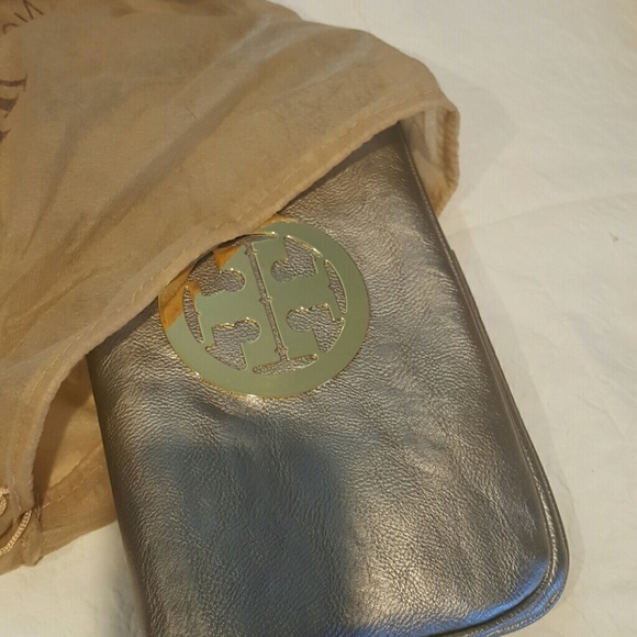 Purse- NOT Authentic 😁 - Picture 4 of 4