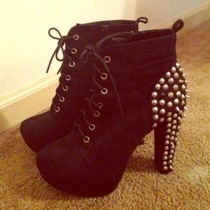 Spiked lita boots ☀️