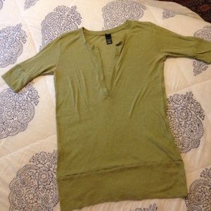 Green quarter length shirt