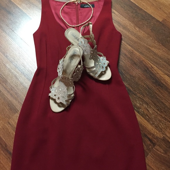 Elie Tahari maroon dress