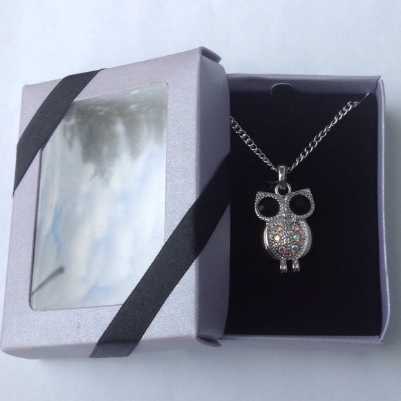 Beautiful Owl Necklace - Picture 3 of 4