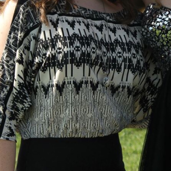 Casual black and white patterned dress
