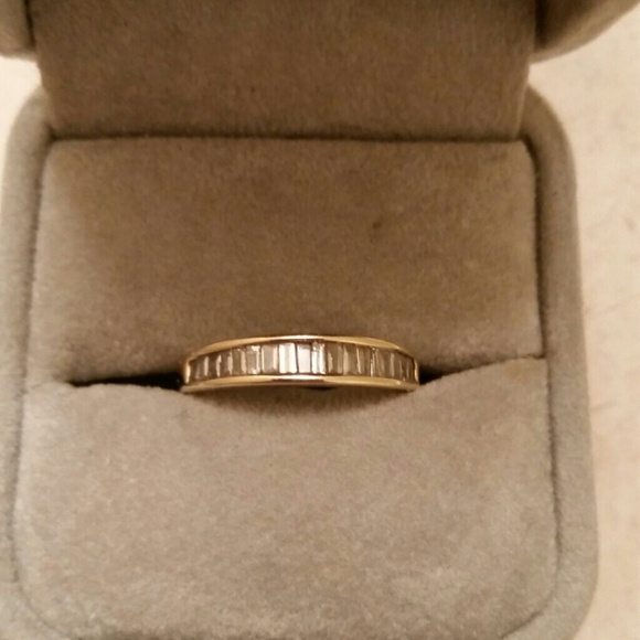 Diamond Baggett ring! !