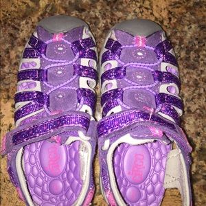Toddler tennis shoes