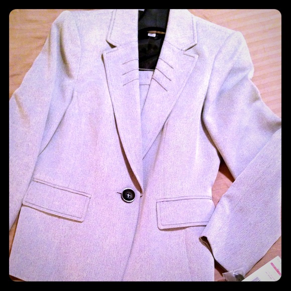 Le Suit Petite - NWT