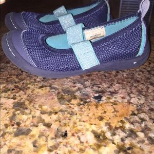 Toddler size 9 blue like tennis shoe