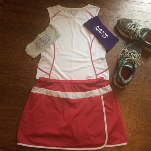😎 Hot pink & white skort. Look good while u run!