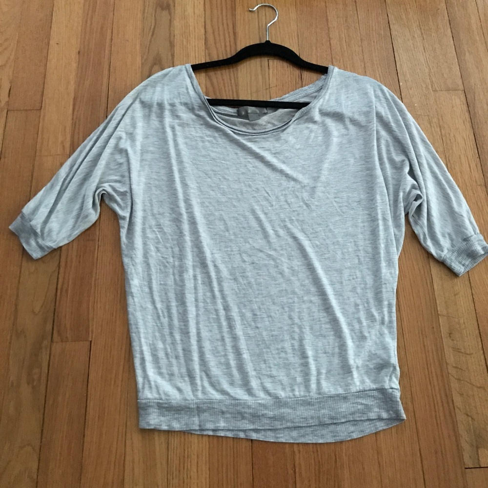 FOREVER 21 GRAY BAT ARM SLEEVE TOP SIZE SMALL