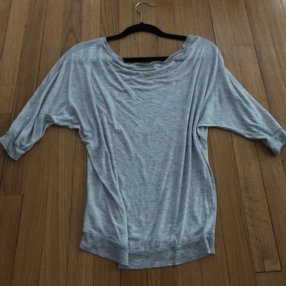 FOREVER 21 GRAY BAT ARM SLEEVE TOP SIZE SMALL - Picture 3 of 3