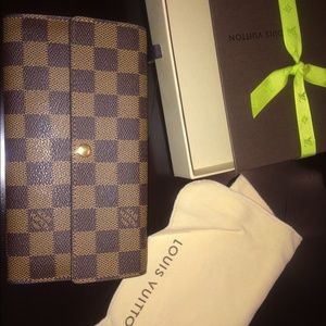 Authentic Louis Vuitton Sarah Damier wallet.