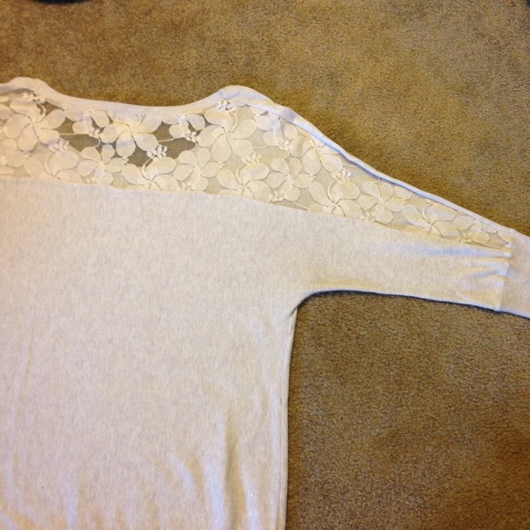 White/ grey mossimo shirt - Picture 2 of 4