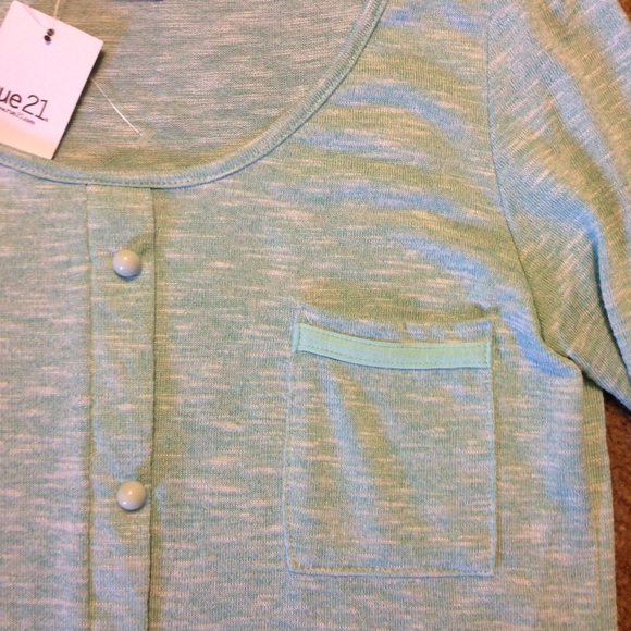 Mint green top - Picture 2 of 3