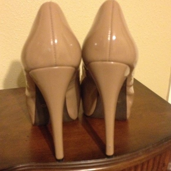 ALDO Spring Heels - Picture 2 of 2