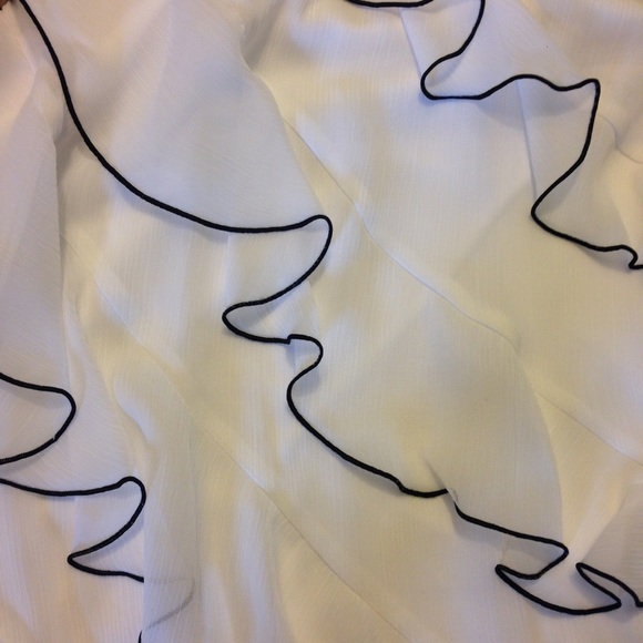 Rouged black and white top - Picture 2 of 4