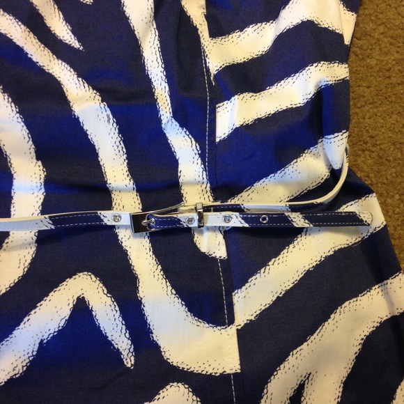 Belted navy/white animal print dress - Picture 3 of 3