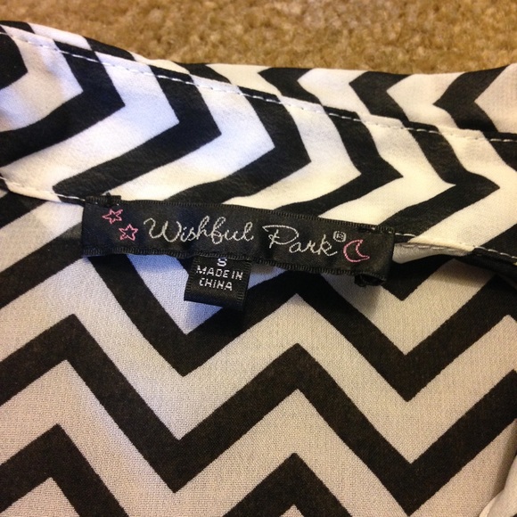 Black and white button-down chevron top - Picture 3 of 3