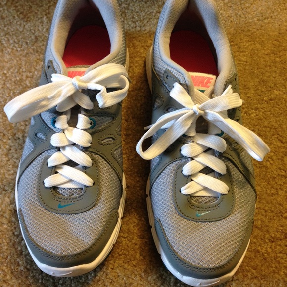 Brand new Nike shoes - Picture 2 of 3