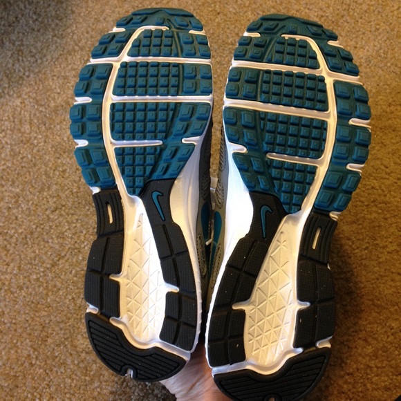 Brand new Nike shoes - Picture 3 of 3