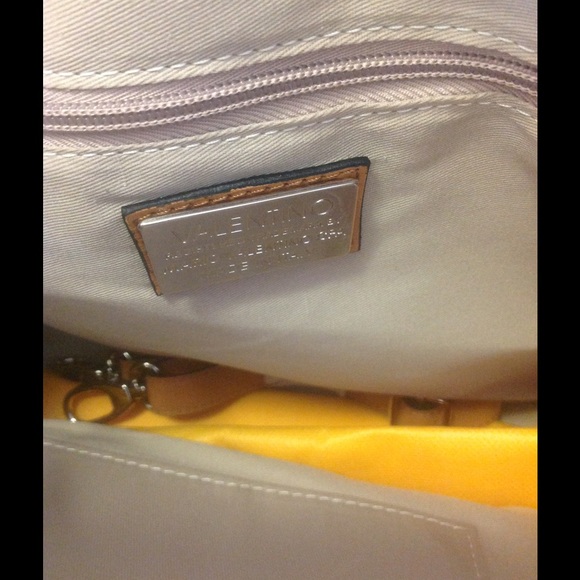 Stunning Valentino satchel ๐๐Authentic - Picture 3 of 4