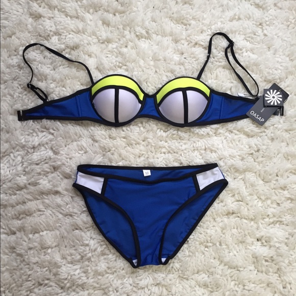 Block-colored two-piece bathing suit