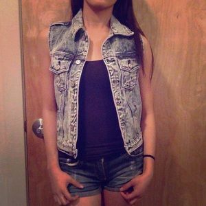 Brandy Melville Acid Wash Denim Vest