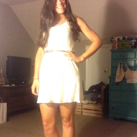 White lace dress with belt - Picture 4 of 4