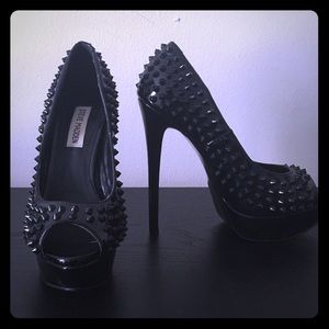Spiked Peep Toe Heels Pumps