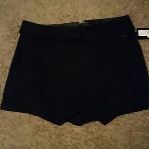 Black Skort