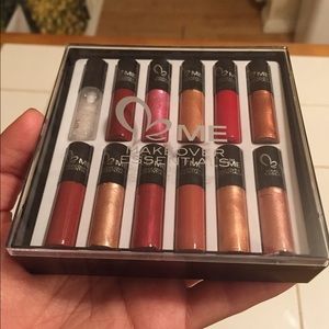 Makeover Essentials Lipgloss Pack!